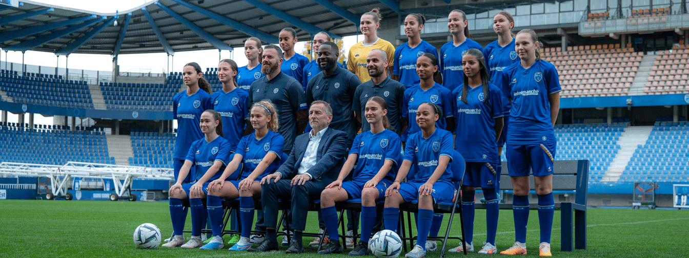 Photo officielle pour les Féminines et l'Académie