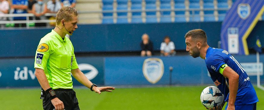 Marc Bollengier au sifflet pour Ajaccio - ESTAC