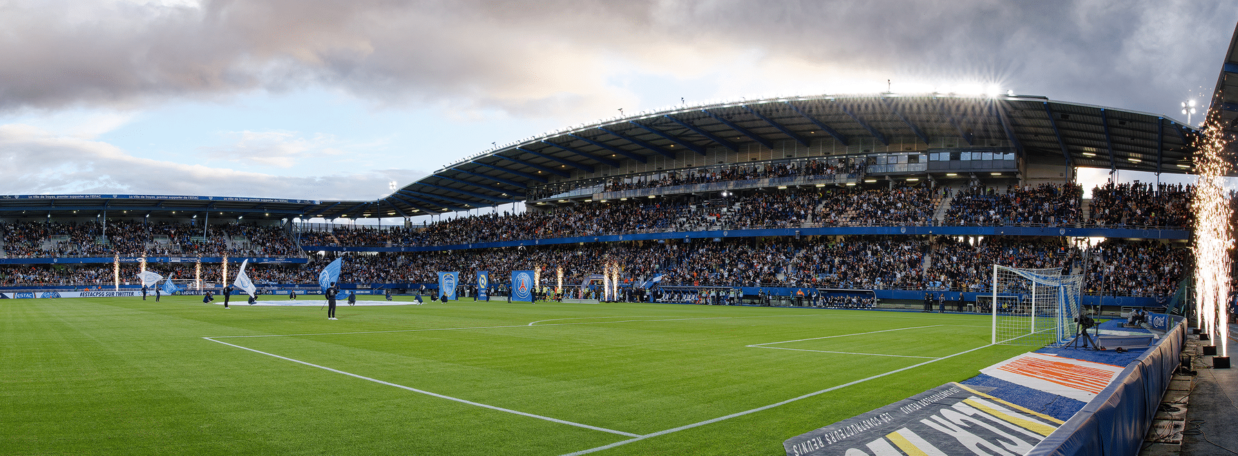 Remportez 2 places en bord pelouse pour ESTAC - RCSA