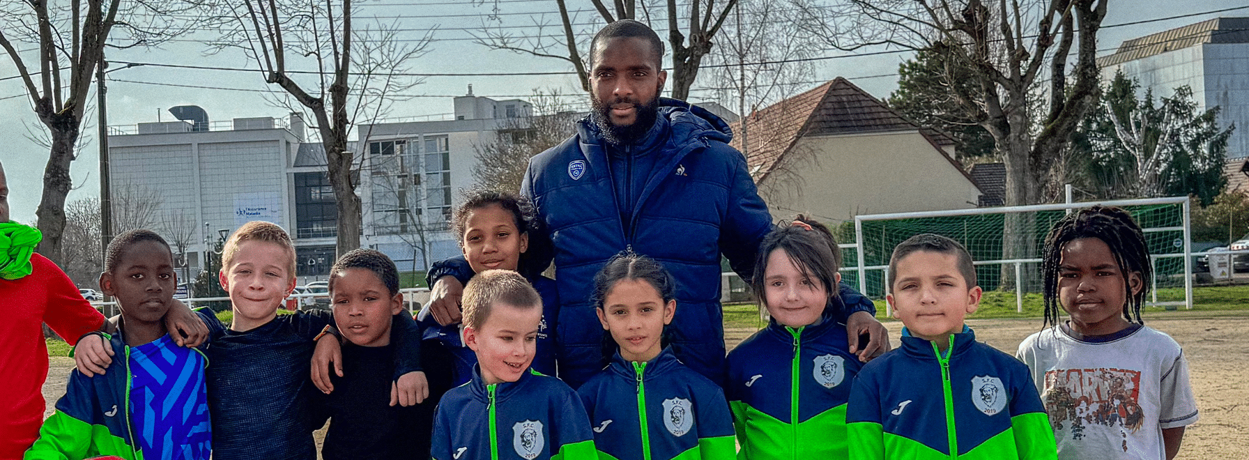Youssouf M'Changama en visite au Sporting FC