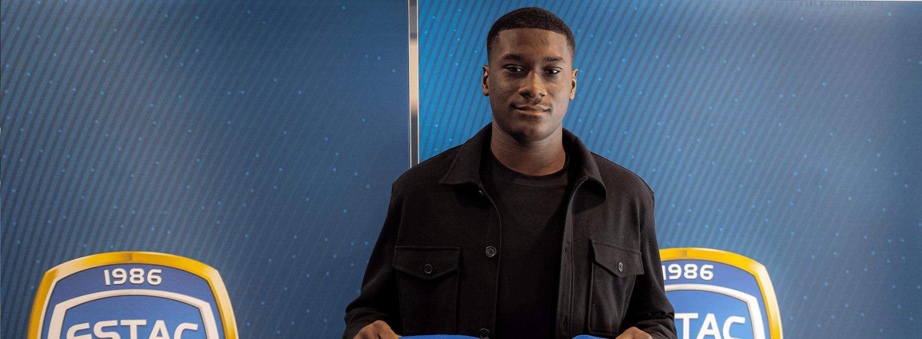 Sankhoun Diawara signe son premier contrat professionnel à l'ESTAC